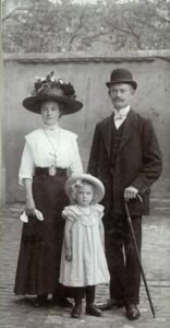 Edwardian-fashion